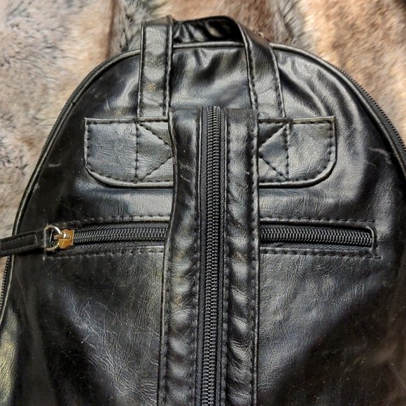 🌷Vegan Leather Backpack - Picture 5 of 16